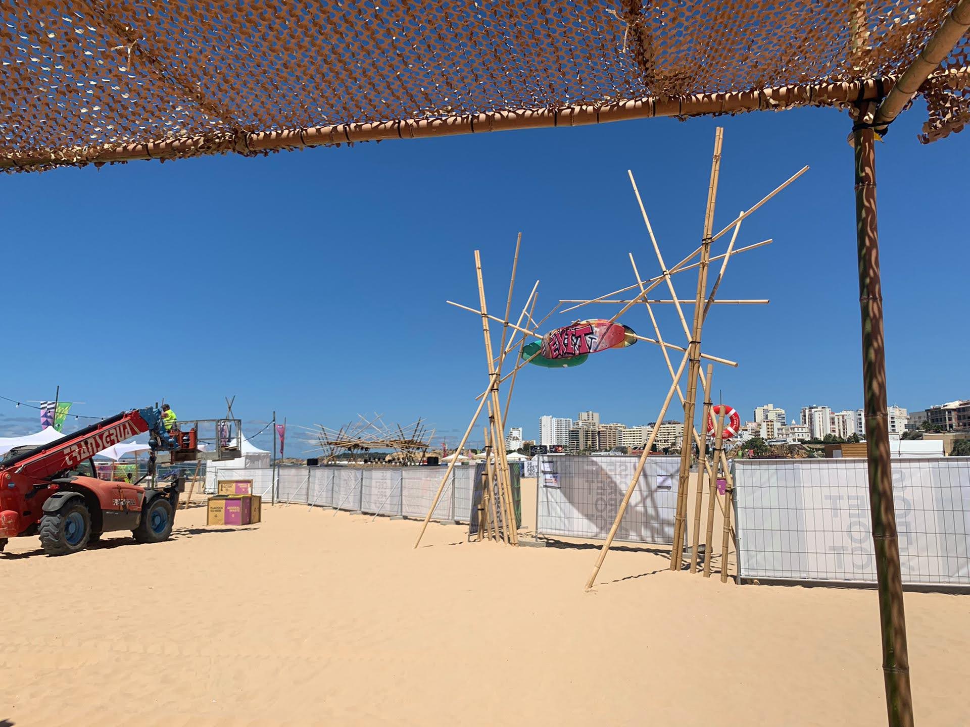 Decoração sustentável com bambu em festival