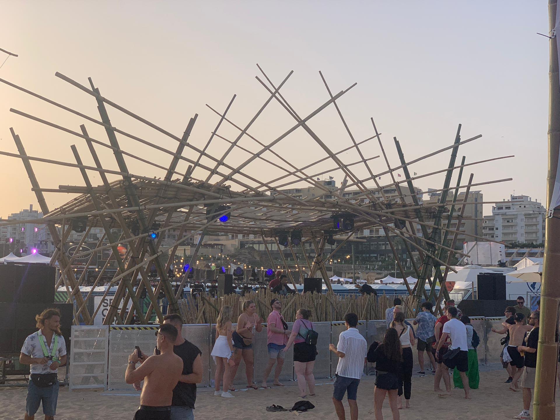Palco de bambu para festivais e concertos