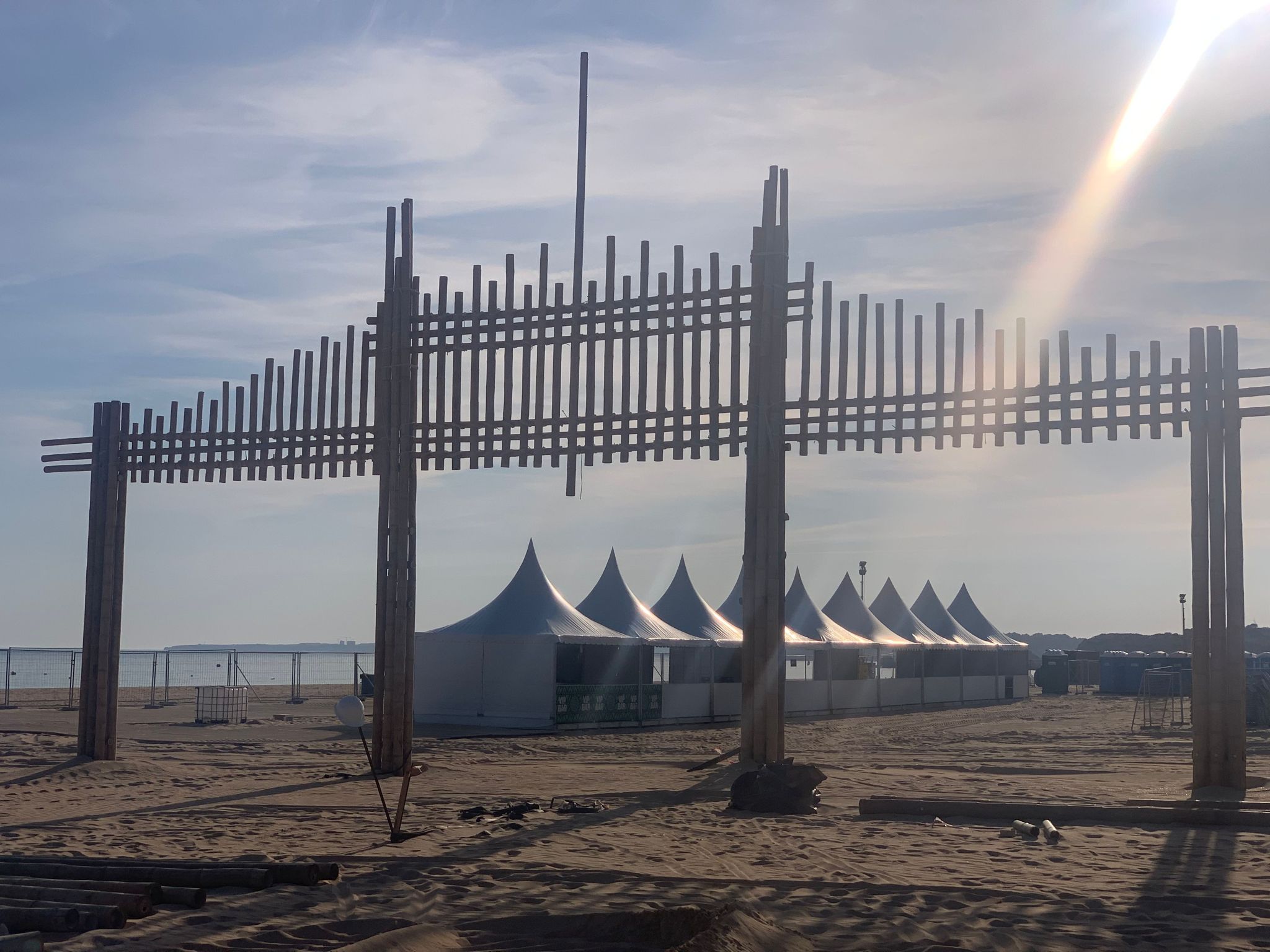 Pavilhão de bambu para eventos ao ar livre